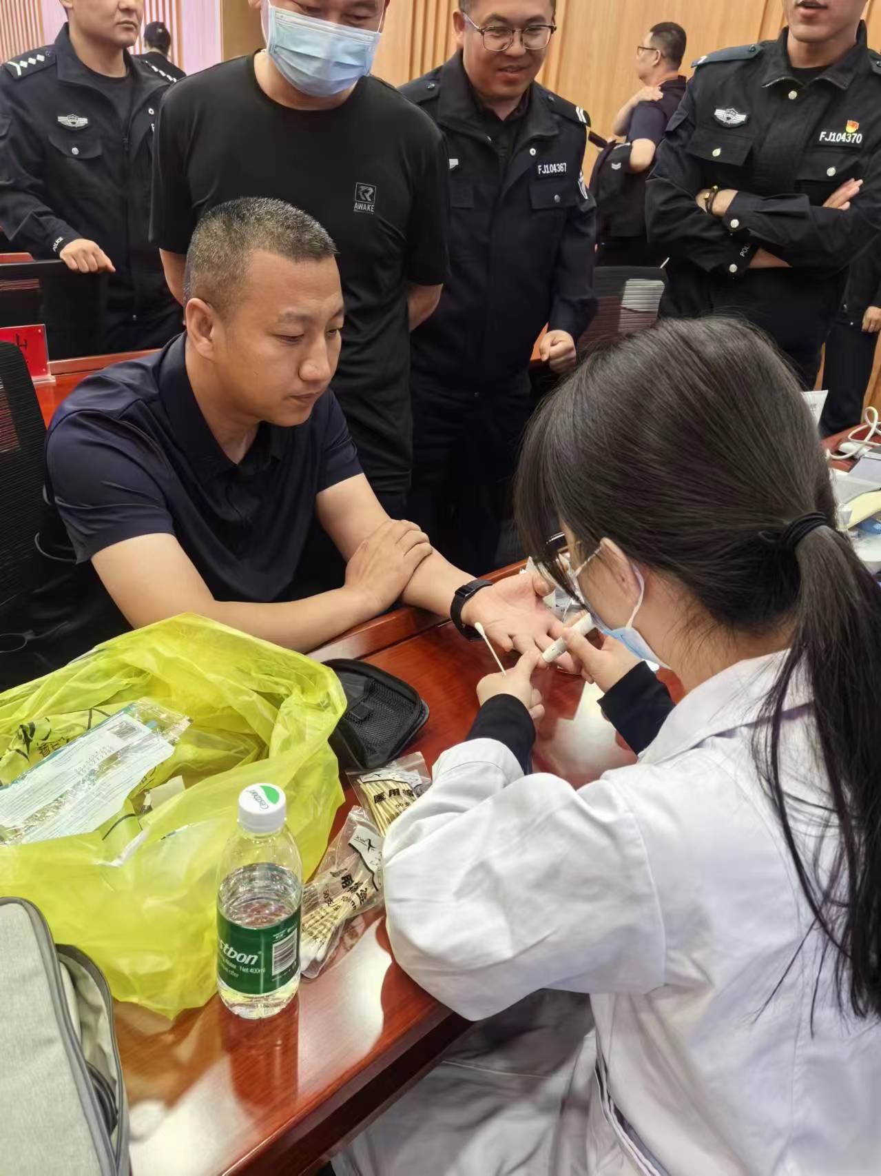 平安警营 健康相随 鄂尔多斯健康体检中心联合中医康复医院走进康巴什公安分局 开展义诊活动