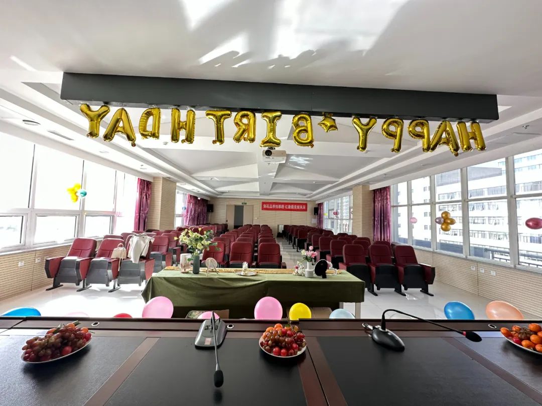 亿康大健康医疗集团开展“3.8国际妇女节”永生花制作暨第一季度集体生日活动！