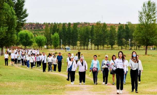 亿康投资集团开展“亿康百人团建----强体魄、展风采、增合力、促发展”、“喜迎二十大 青春心向党 奋进新征程”为主题的团建、党建活动
