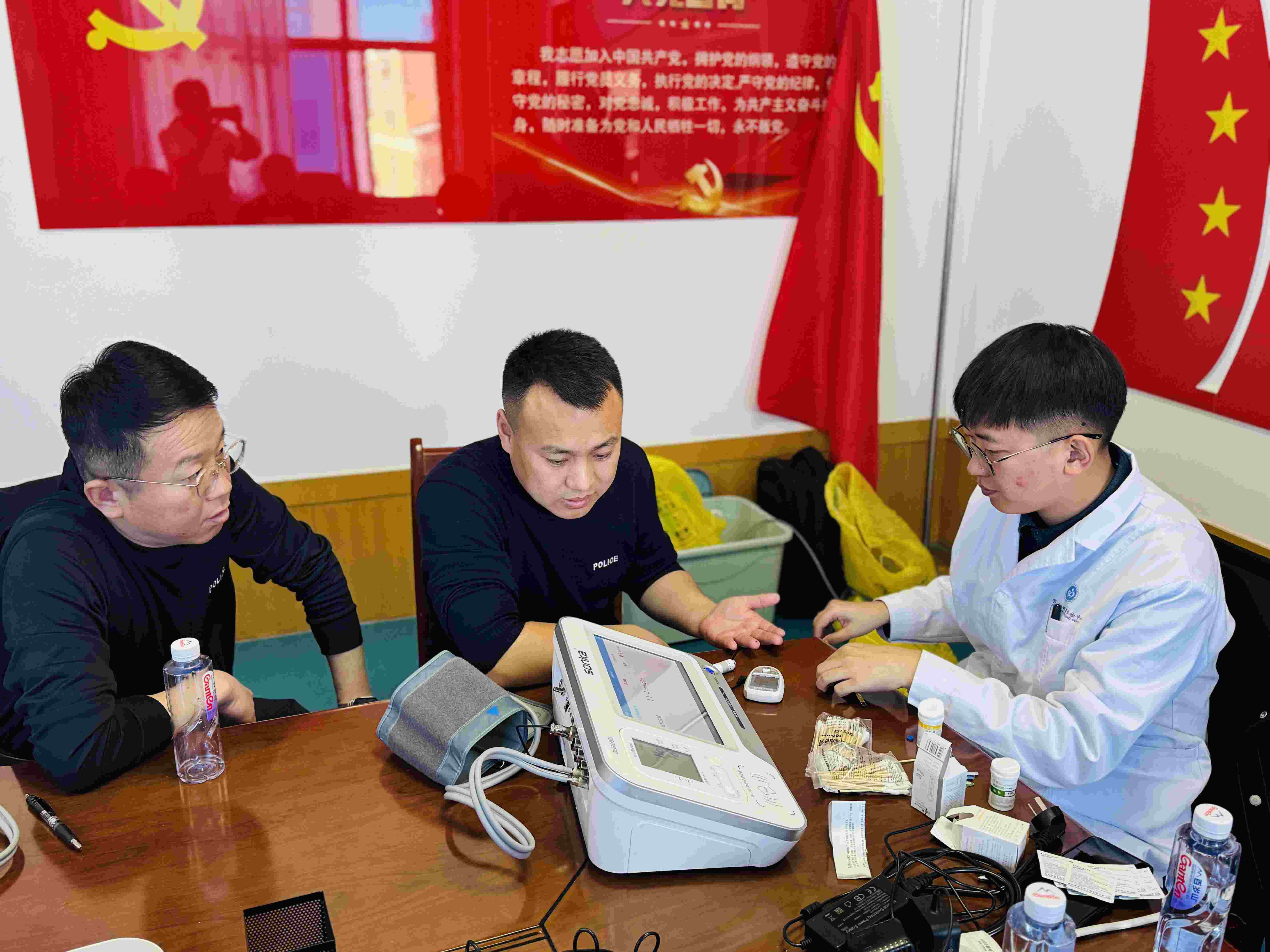 鄂尔多斯健康体检中心到乌审旗公安局开展义诊活动