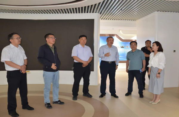 市政协副主席乔明，区政协党组书记、主席韩耀庭一行深入鄂尔多斯健康体检中心等医疗机构推进“政协之家”建设工作