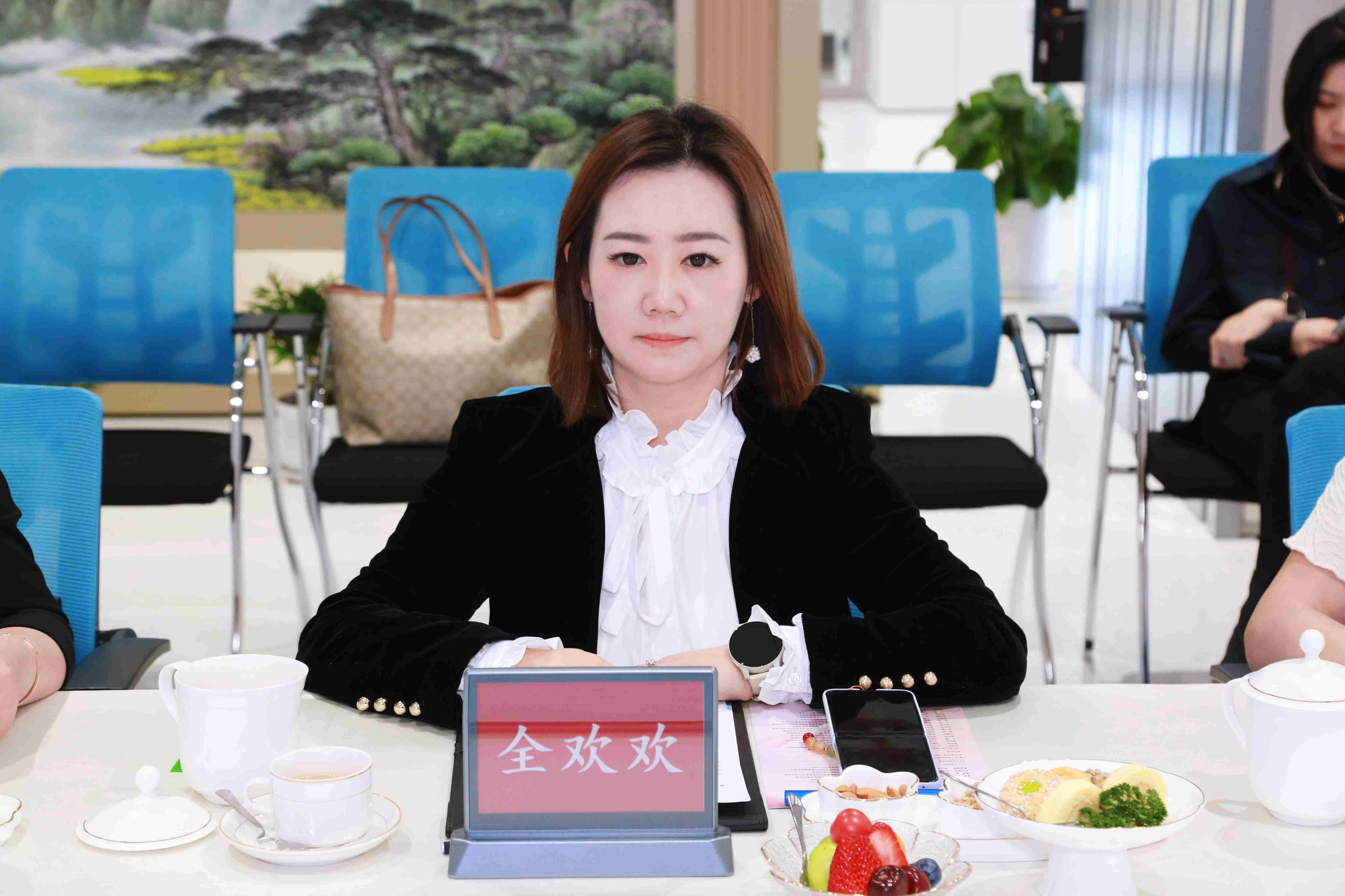 亿康大健康医疗集团执行董事兼常务副总全欢欢参加“巾帼聚智话助企 政企齐心促发展”暖企早茶会