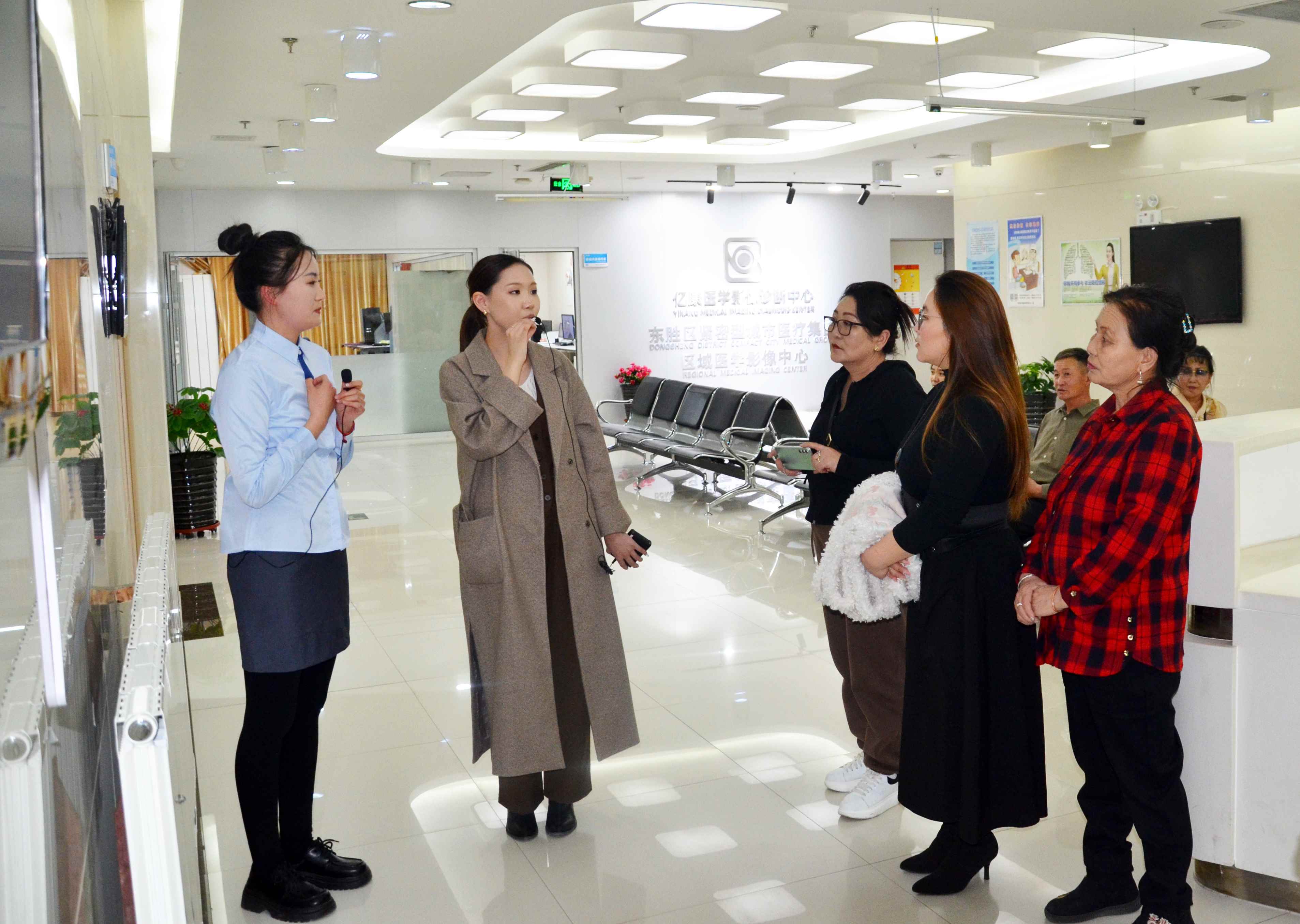 国际交流 | 蒙古国戈壁苏木贝尔省考察团一行到亿康大健康医疗集团考察