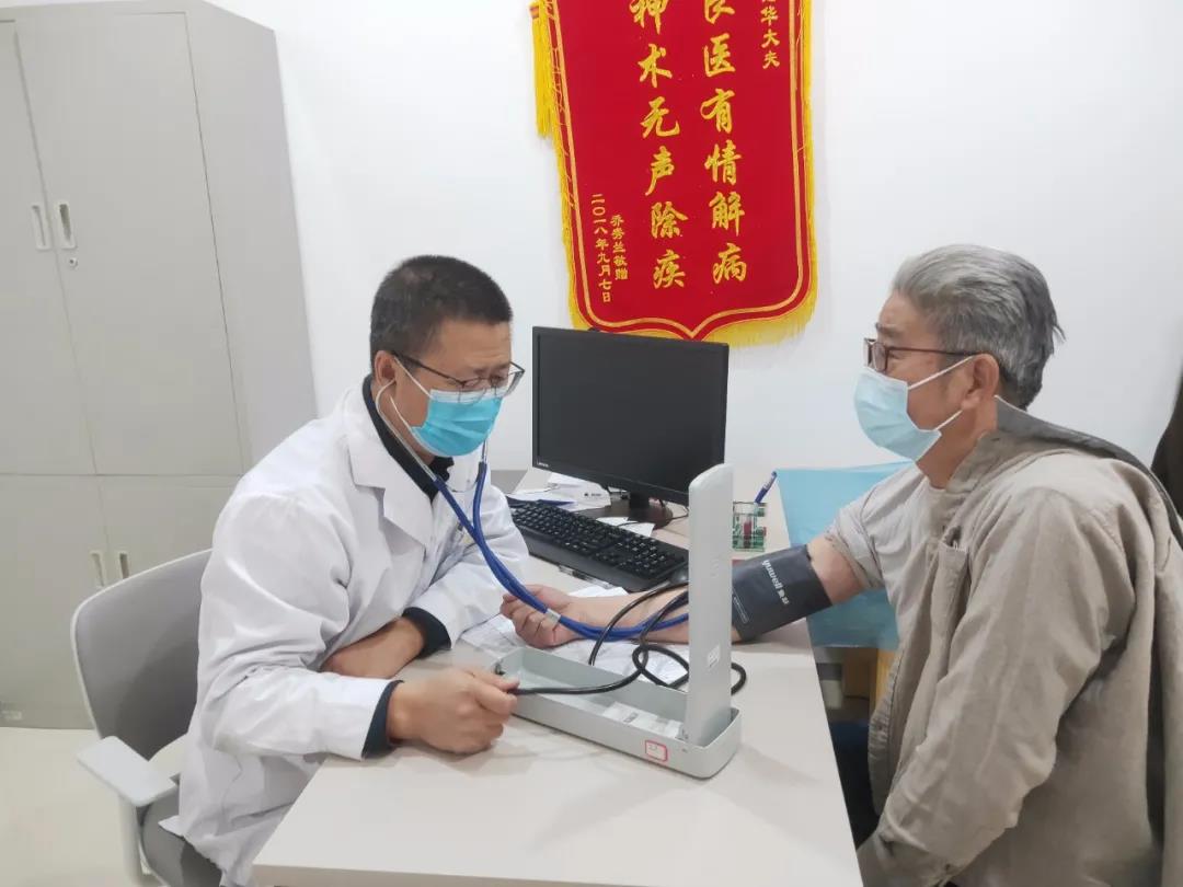 鄂尔多斯中医康复医院联合开展重阳节专家义诊活动