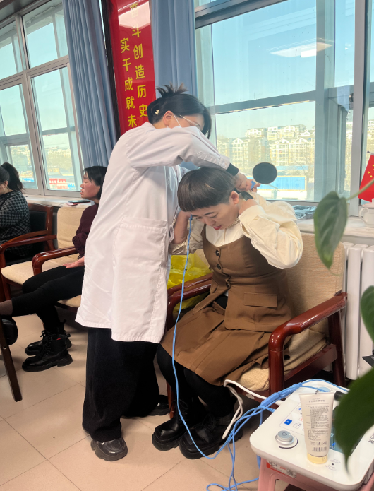 关爱女性健康 绽放女性风采鄂尔多斯健康体检中心深入东胜区公路管理局开展“三八”妇女节健康讲座