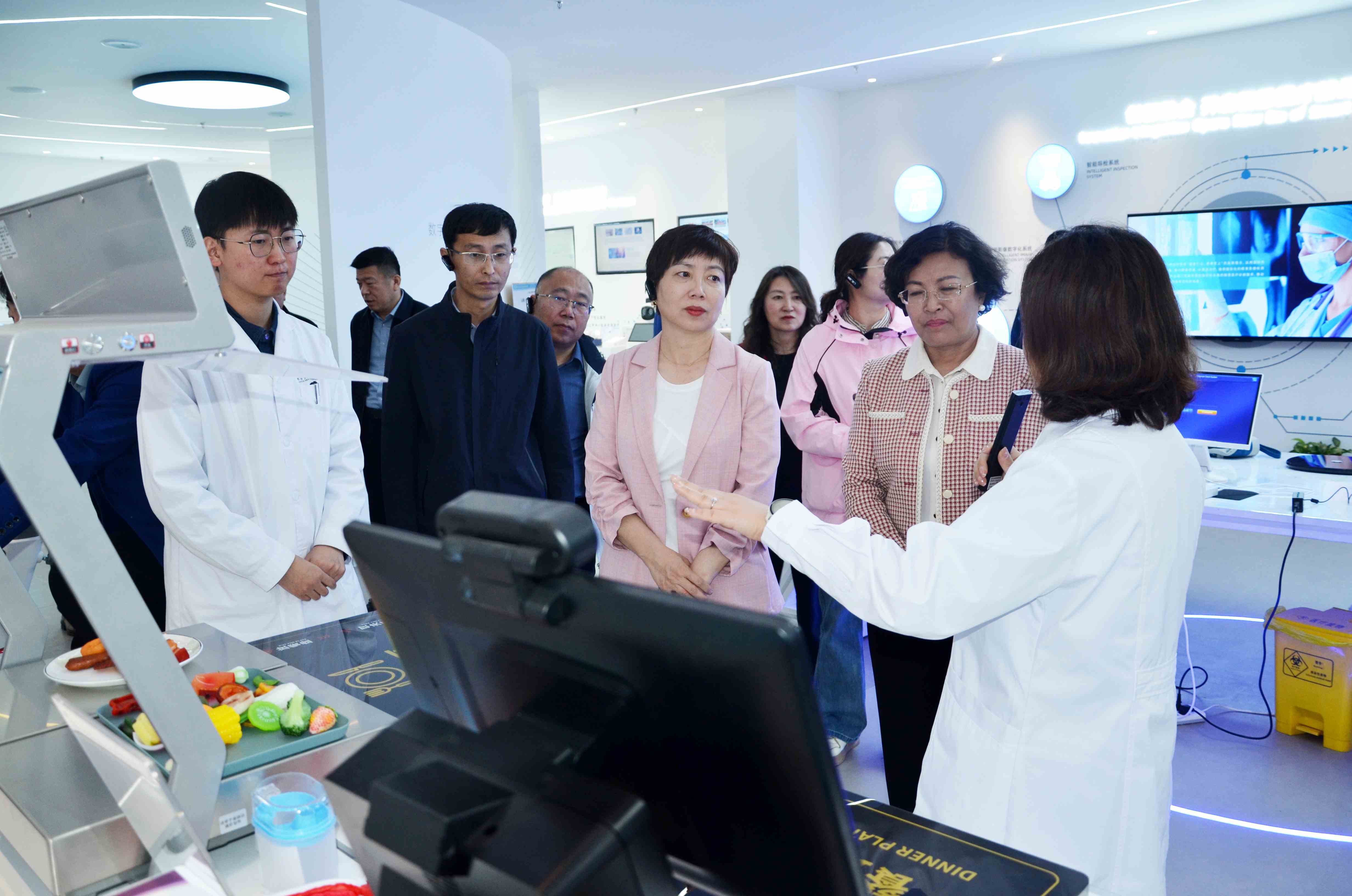 鄂尔多斯市区卫健委领导一行到鄂尔多斯健康体检中心职业病科考察调研