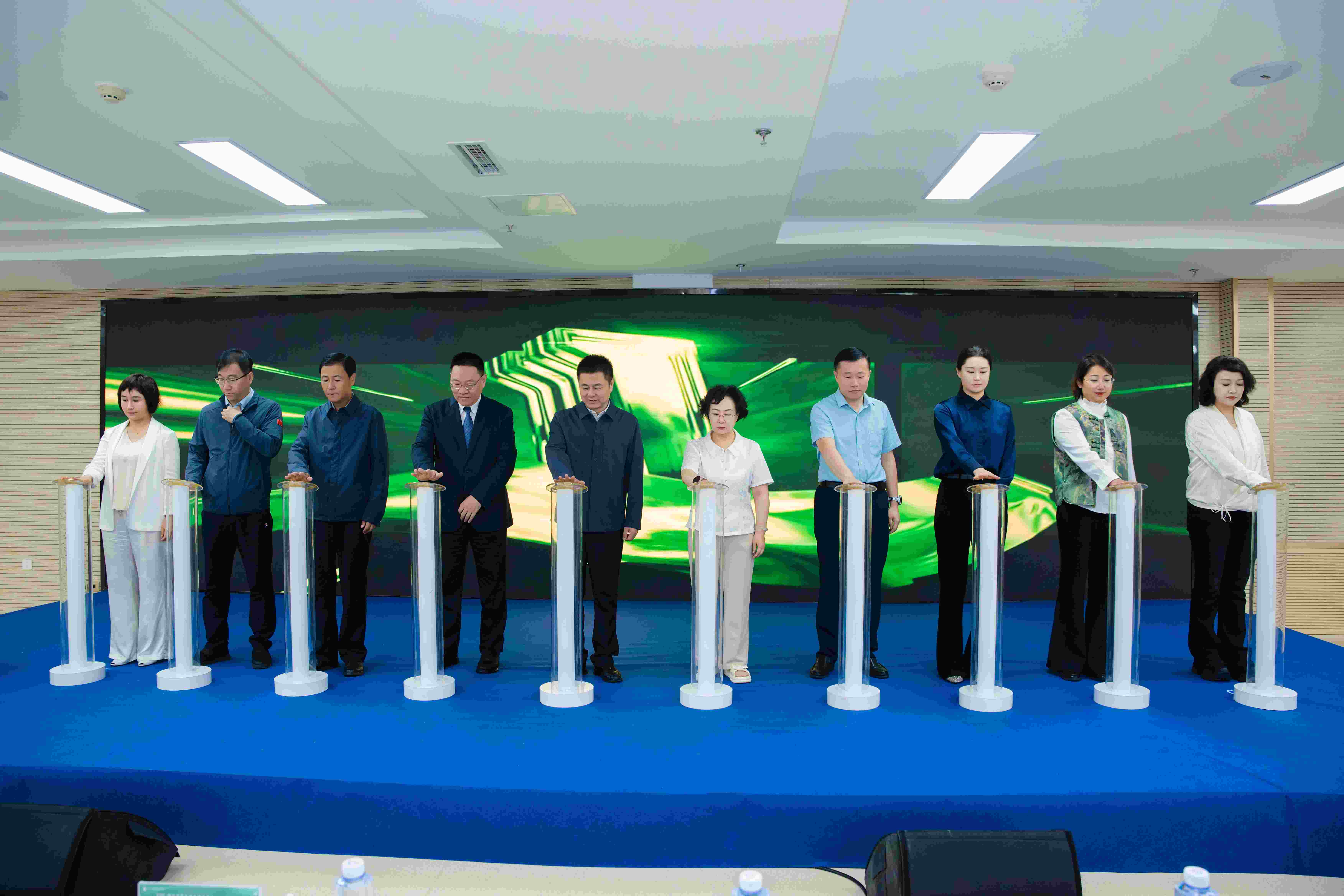 东胜区“寻找城市合伙人”招商引智暨澳门城市大学健康学院产教研合作及全球跨境大健康服务海外医疗合作学术交流会圆满召开