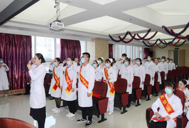 亿康投资集团隆重召开“5.12国际护士节暨岗位标兵” 表彰大会