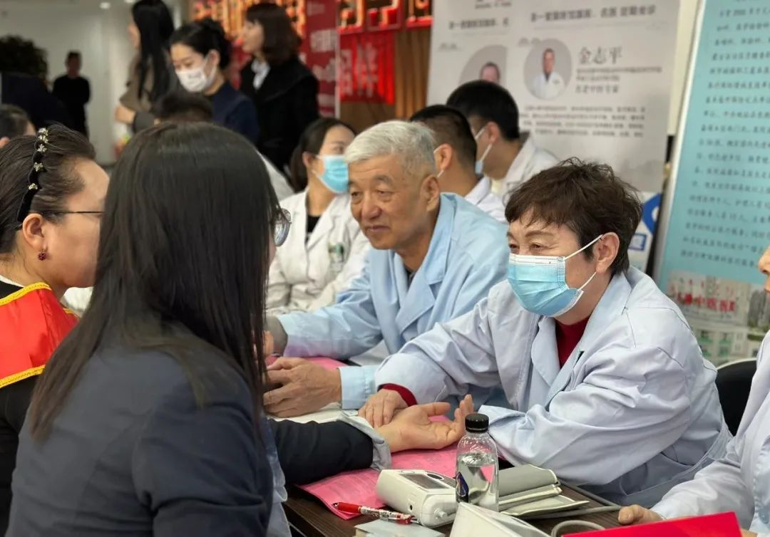 公益活动 | 爱心企业鄂尔多斯健康体检中心参加东胜区纪念第115届“三八”国际妇女节主题活动